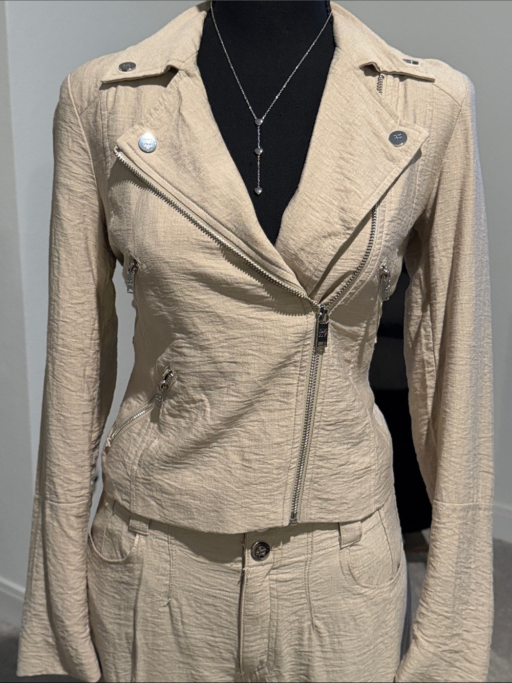 DKNY Cream Textured Wide-Leg Pants with Matching Moto Jacket - Picture 4 of 11